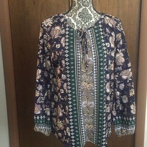 Woman’s tunic/top with long sleeves